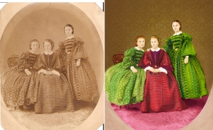 Zdjęcie przedstawia dwie wersje fotografii - jedną starą, w sepii, drugą nowszą - koloryzowaną. Na fotografii widoczne są trzy kobiety w sukniach z epoki.