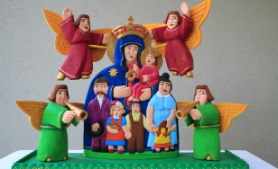 Rzeźba przedstawia Matkę Boską z Dzieciątkiem Jezus, w których stóp znajduje się rodzina. Ojciec ma dłoń na głowie dziewczynki, obok której stoi brat. Matka trzyma ramię młodszej córki, która zwrócona jest tyłem do widza. Towarzystwo czterech aniołów