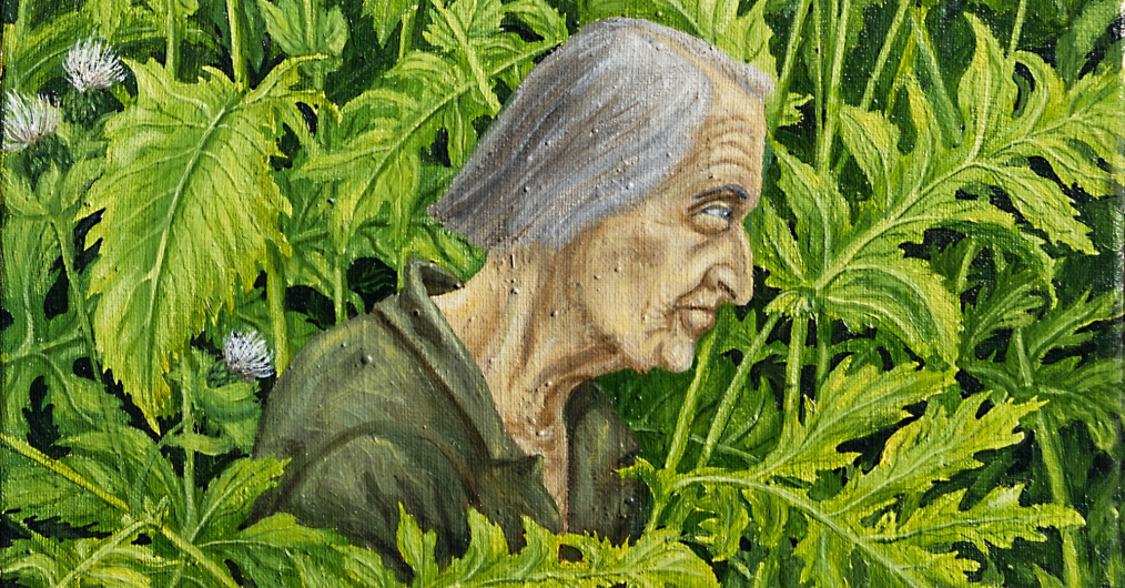 portret starszej kobiety, na tle zielonych liści