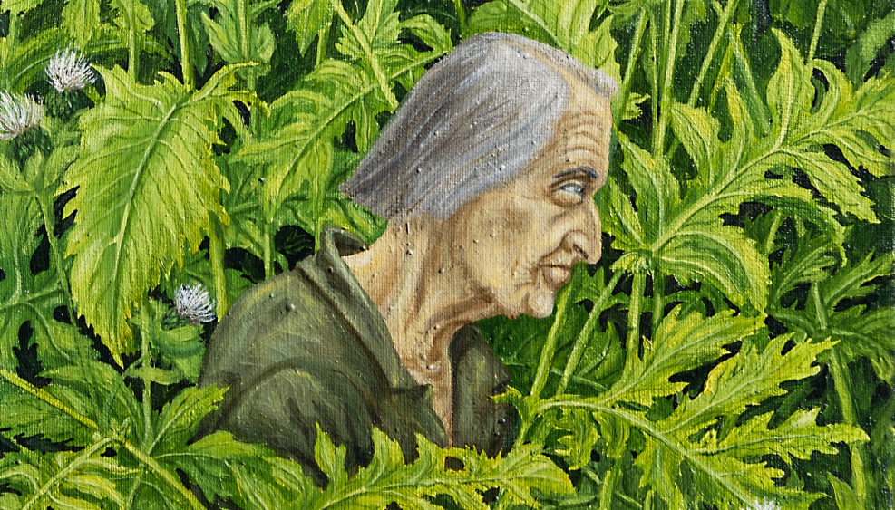 portret starszej kobiety, na tle zielonych liści